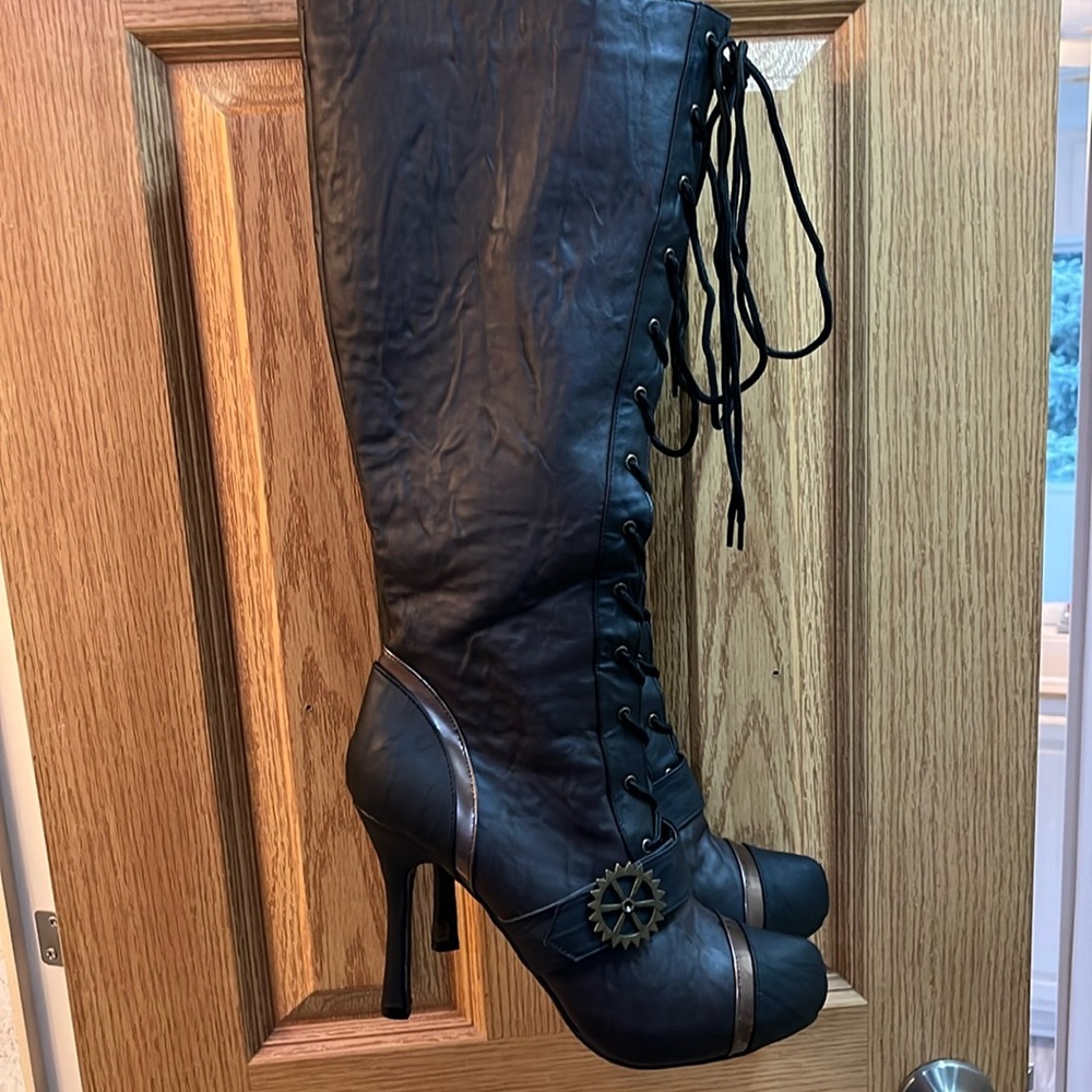 Ellie Steampunk boots wome size 12